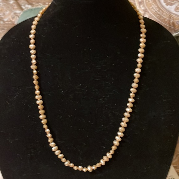 Jewelry - ONE vintage fresh water Pearl necklace (Mlb)